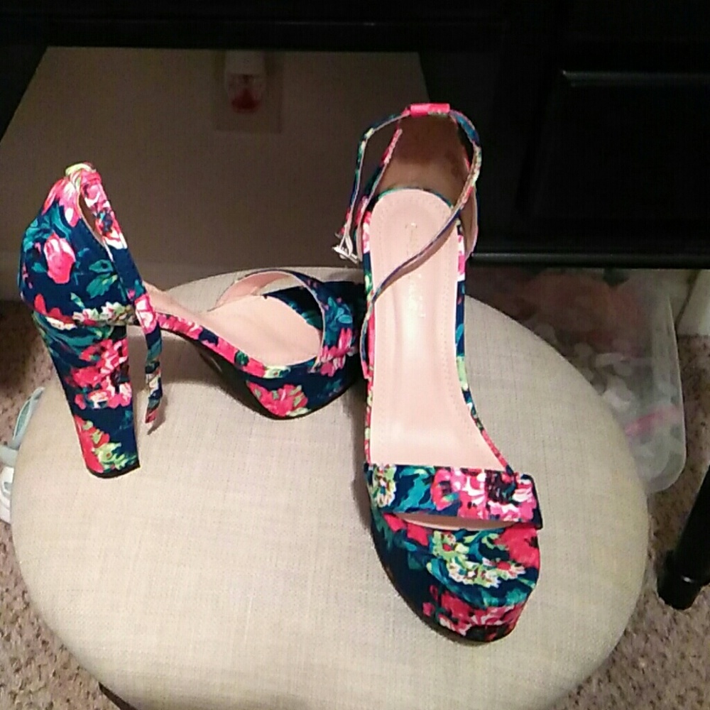 Stelito sandals